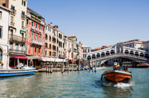 Services Water Logistics in Venice